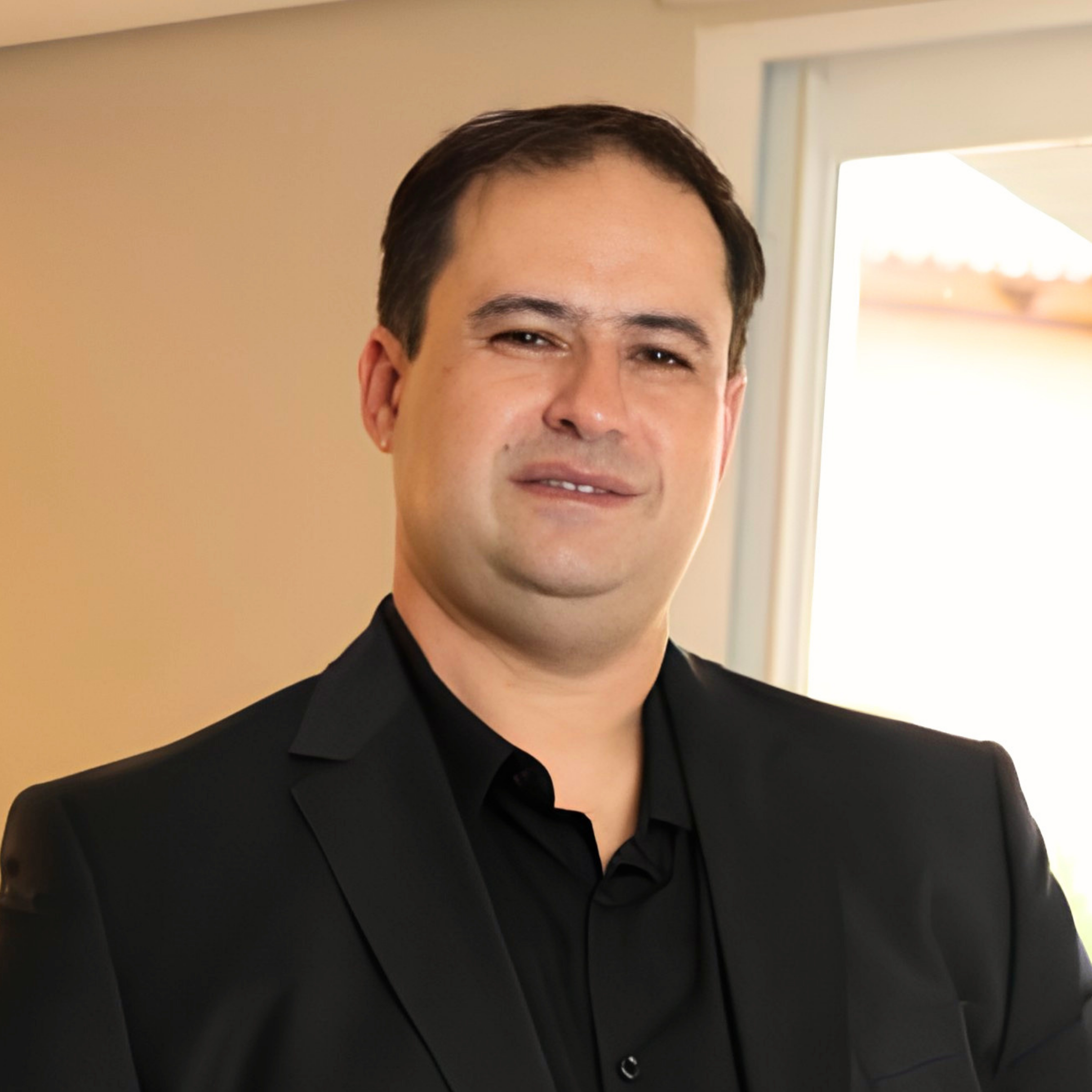 Dr. Marcos Fernando